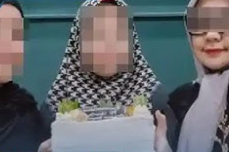 Video Siswi SMP Medan Tusuk Ibu Kandung 20 Kali Hingga Meregang Nyawa, Ini Penyebabnya! 