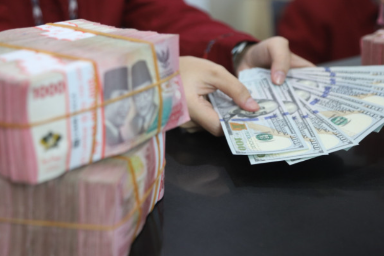Rupiah Melemah Rp18.160 per Dolar AS Siang Ini, Tensi Geopolitik Timur Tengah Jadi Penyebab Utama