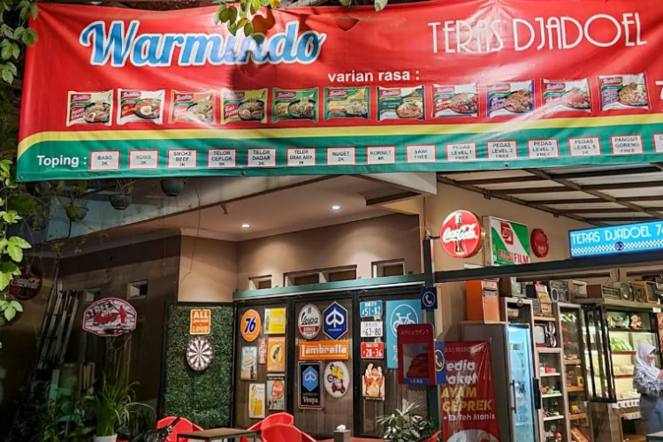 Teras Djadoel 76 Tasikmalaya, Warung Mie Viral dengan Vibes Tempo Dulu yang Bikin Nostalgia