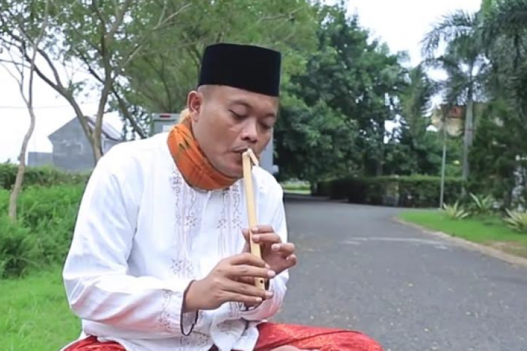 Suling Sunda Dimainkan Dengan Cara? Mudah Ternyata! Ikuti Panduan Mainnya disini Ya!