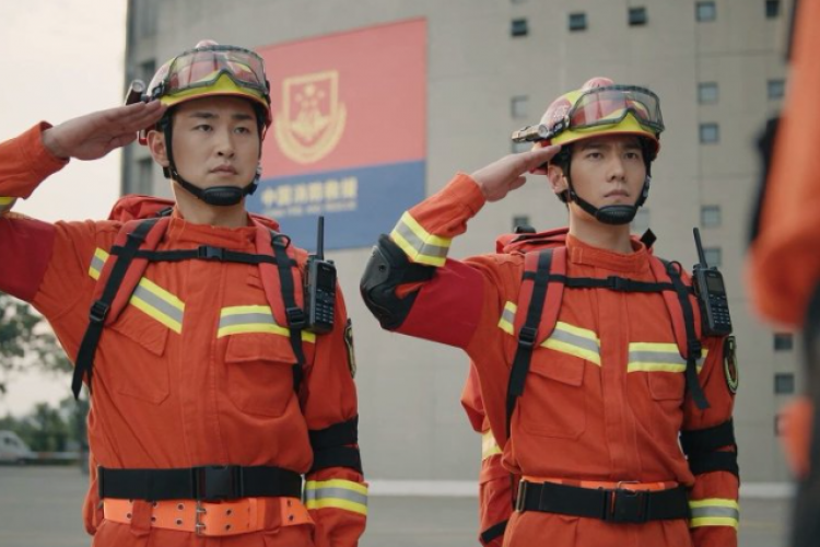 Nonton Fireworks of My Heart (2023) Episode 27 28 SUB INDO, Nyawa Song Yan Dalam Bahaya!