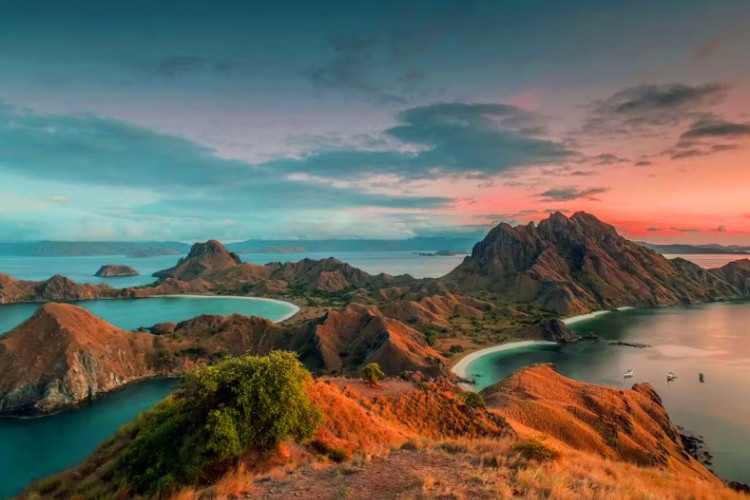 Pelayaran ke Pulau Komodo dan Padar Sempat Dihentikan, Larangan Kunjungan Wisatawan Apa Saja?