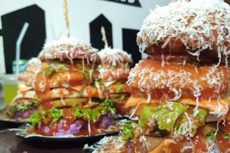 Makanan Viral! Inilah Lokasi Lengkap Burger Si Keling Medan yang Terkenal Murah Tapi Rasa Tak Perlu Diragukan