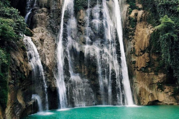 Harga Tiket Masuk Air Terjun Nglirip Tuban Tahun 2023, Punya Warna Tosca yang Unik dan Aesthetic 