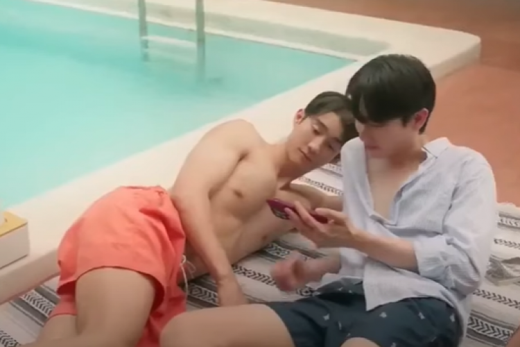 Link Nonton Drama BL Thailand Only Friends (2023) Episode 8 SUB INDO, Nyantuy Bareng Di Kolam Renang