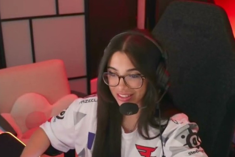 Vidéo virale de Julia Bayonetta Only sans Censure, qui Fait le Buzz sur les Réseaux Sociaux !