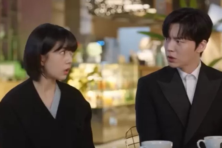 Spoiler Drakor The Real Has Come! (2023) Episode 32 Joo Ha Selamatkan Yeon Doo yang Hampir Pingsan