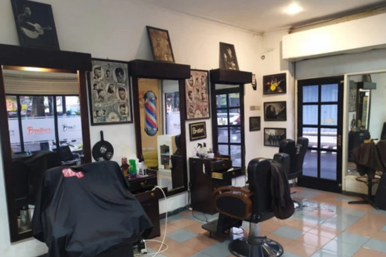 Tempat Potong Rambut Pria Terdekat di Sekitar Lokasi Saya, Cek Cara Mudahnya di Sini!