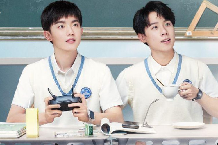 Nonton Drama China Who's Your Daddy? (2023) Sub Indo Full Episode 1-24 GRATIS HD, Bida Tiba-Tiba Bangun di Tubuh Sahabat Sang Putra 