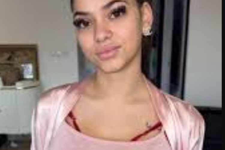 Leyna Nasdas : Vidéo virale avec des scènes pour adultes HOT sans censure ! De nombreux internautes sont à la recherche de cette vidéo.