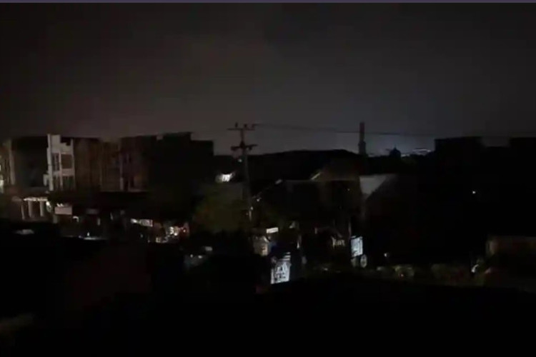 Penyebab Batam Blackout Pagi Hingga Malam Hambat Aktivitas Warga, Air Langkah Hingga Antrian BBM Menggular!