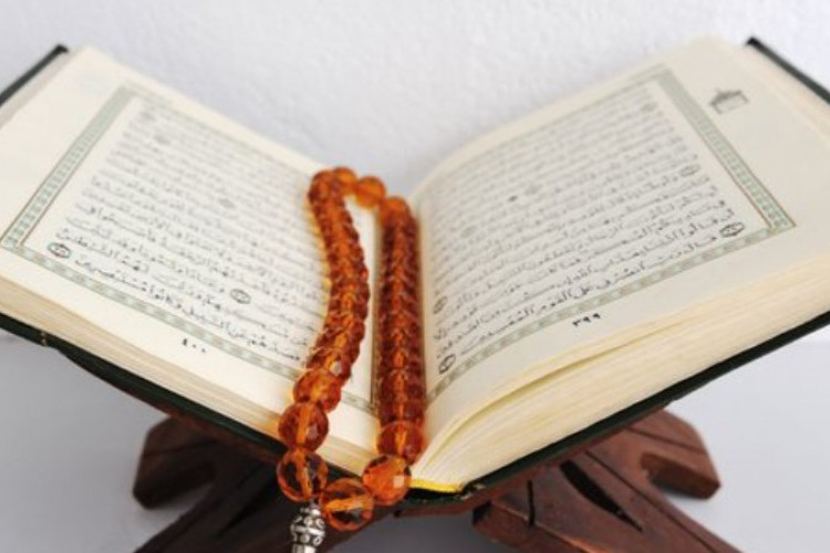 Kumpulan Contoh Bacaan Idgham Mutamatsilain dalam  Al Quran, Mempermudah dalam Memahami Hukum Tajwidnya
