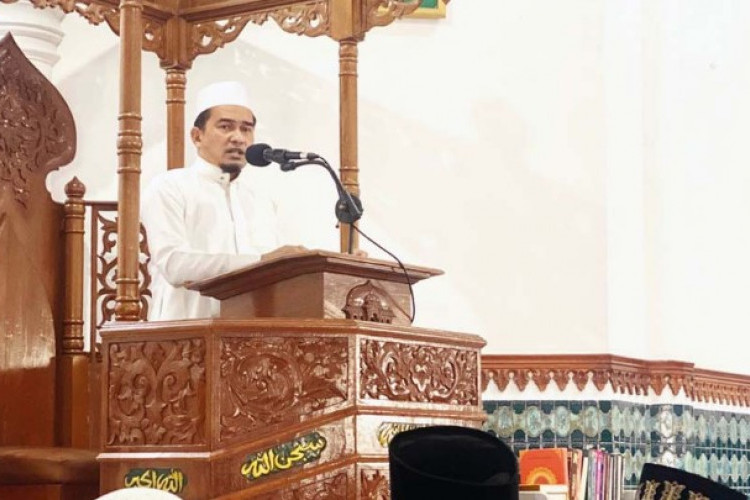 Khutbah Jumat Singkat Bahasa Jawa tentang Kelakuan Elek, Lengkap dengan Dalil