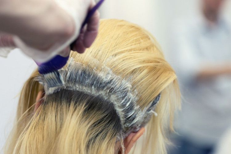 Jangan Gegabah! Perhatikan 7 Tips Bleaching Rambut, Mulai dari Cara Hingga Perawatannya