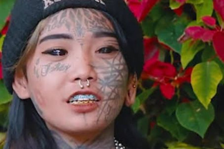 Profil Lengkap Mondy Tatto: Siapa Selebgram Kontroversial yang Baru Diamankan Polisi Terkait Kasus Penusukan Anak Punk?
