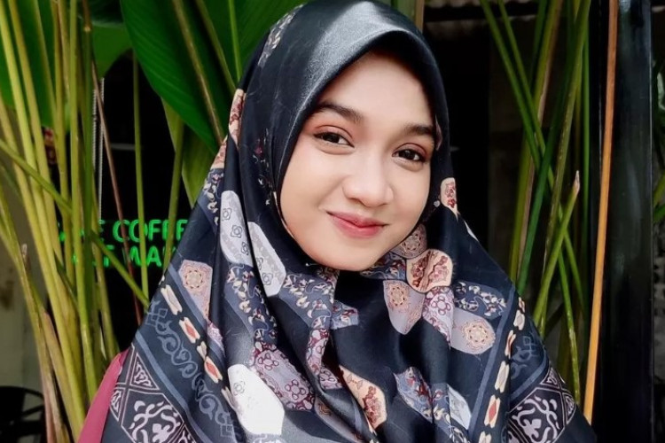 Profil Ning Umi Laila Pendakwah Muda Cantik Putri Kiai Granat: Usia, Sosial Media, dan Fakta Unik