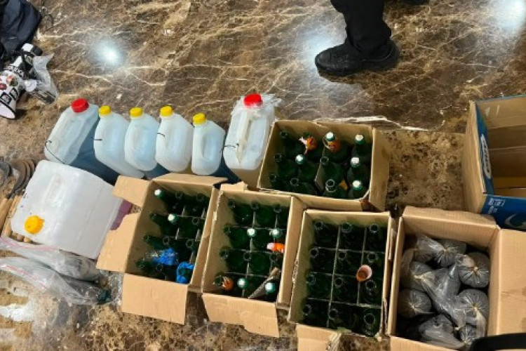 Polisi Amankan 39 Sajam dan 2 Airsoft Gun Dari Penyusup yang Berpotensi Kerusuhan Massa Polda Metro Jaya