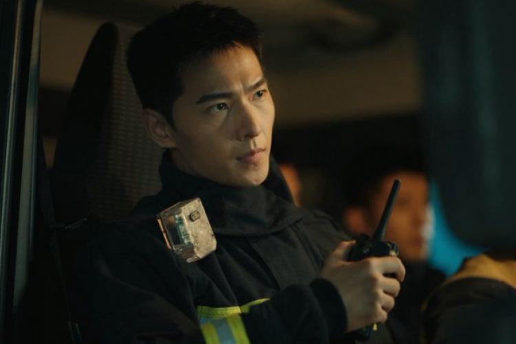 Nonton Drachin Fireworks of My Heart (2023) Episode 21 SUB INDO, Ibunya Xu Qin Mengetahui Xu Qin Tinggal di Markas Pemadam Kebakaran