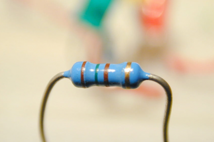 Bagaimana Cara Membaca Resistor Sesuai Kode Warnanya? Berikut Tutorial Paling Mudahnya!
