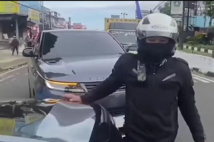 Mobil Range Rover Dikawal Polisi Tanpa Jaket Pengenal di Puncak Bogor, Polres Berikan Klarifikasi
