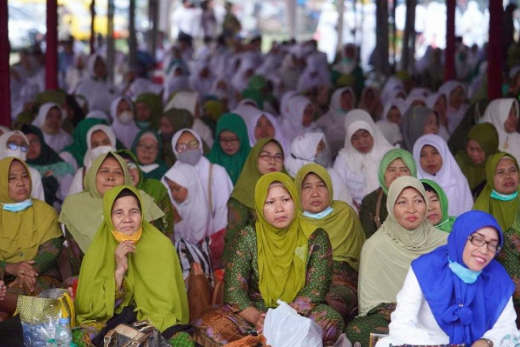 Contoh Teks Pembawa Acara Pengajian Ibu-ibu, Mulai Awal Acara hingga Akhir