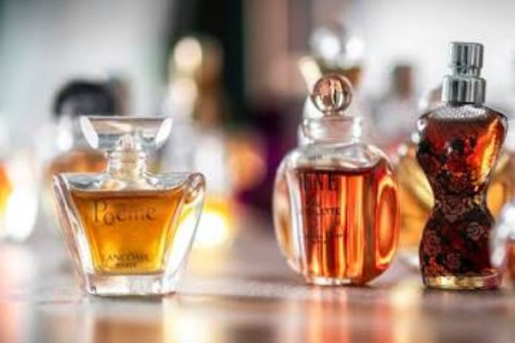 Sosok Artis Berinisial A Jadi Sorotan Usai Brand Parfumnya Dituding Belum Bayar Gaji Karyawan