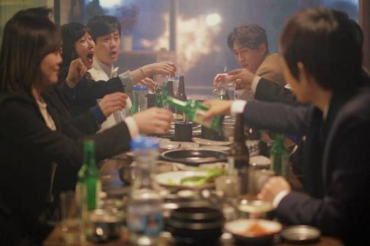 Sinopsis Film Purpose Of Reunion (2015), Hubungan Terlarang antara Yoo Jin dan Dong Cheol 