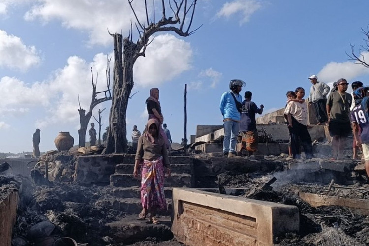 Naskah Kuno Sasak di Kampung Adat Sade Berisi Apa? Warisan Tradisi yang Terancam Hilang Usai Kebakaran