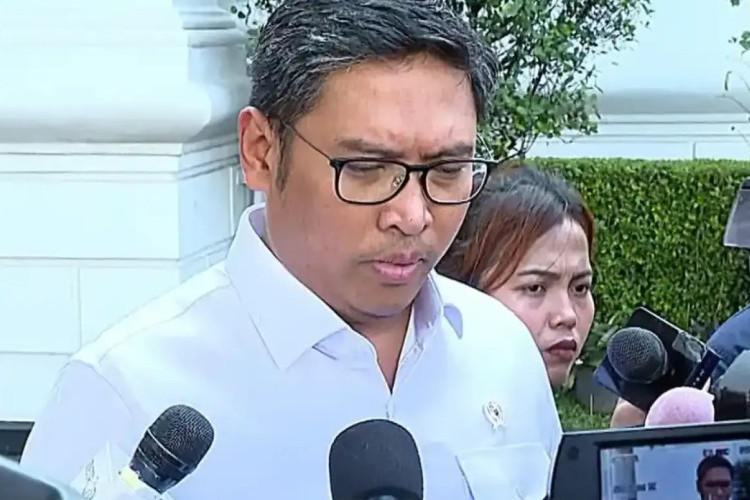 Ketahuan Main HP Saat Rapat, Korwil BGN Kayong Utara Diinstruksikan Mutasi ke Papua oleh Kepala BGN!