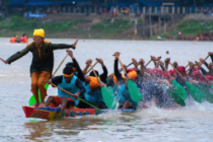 Festival Pacu Jalur Kembali Viral: Tradisi Lomba Dayung di Riau yang Mendunia dengan Tren 'Farming Aura'