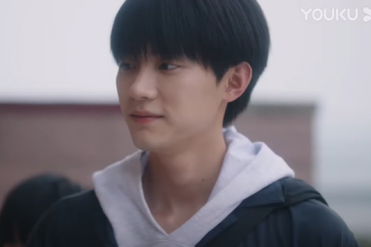 Nonton Drama China When I Fly Towards You (2023) Episode 21 22 Bahasa Indonesia, Zhang Lurang Bernyanyi Saat Festival Musik