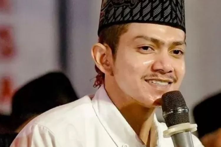 Download Musik Sholawat Alamate Anak Sholeh - Khanifah Khani MP3, Dengarkan Sekarang Juga!