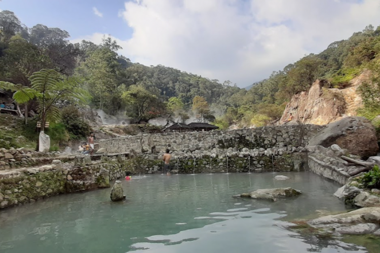 Rekomendasi Wisata Kolam Air Panas di Ciwidey, Nikmati Sejuknya Hawa Pegunungan dengan Berendam di Air Panas