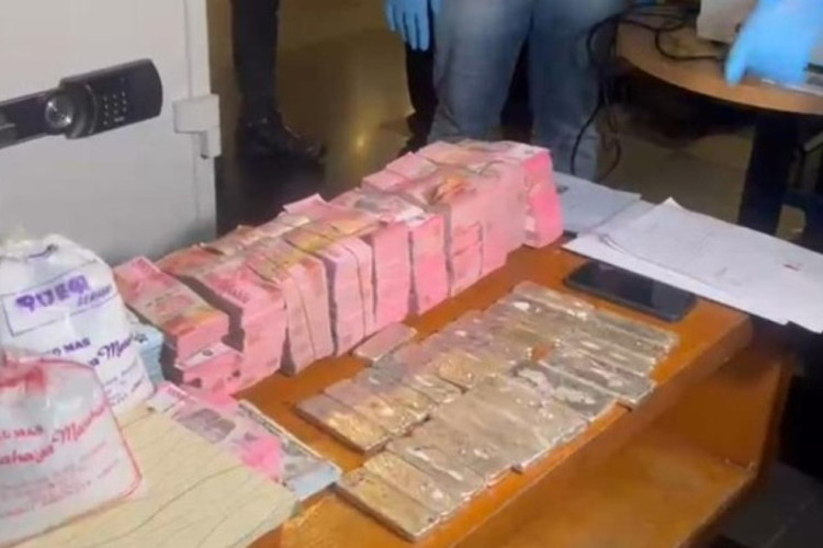Penyelundupan Emas WN India di Dalam Dubur Terbongkar di Bandara Juanda, Berat 1,1 Kg Diduga Senilai Rp2,9 Miliar