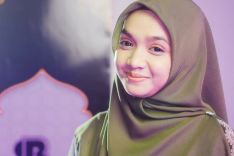 Potret Cantik Ning Umi Laila Ustadzah Cantik Digandrungi Segala Kalangan, Senyumnya Bikin Meleleh!