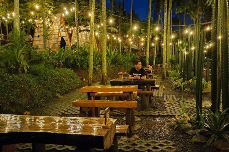 Rute Lokasi Alas Trawas Cafe Mojokerto, Nongkrong Asyik dengan Pemandangan Asri dan Estetik