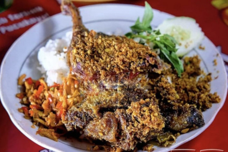 Rekomendasi Menu Bebek Sinjay Madura Paling Laris, Sambel Pencitnya Bikin Ngiler!