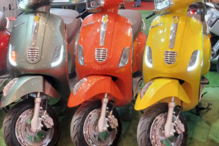 10+ Motor Listrik Mirip Vespa Terpopuler, Desain Exotic, Baterai Awet, dan Harga Terjangkau