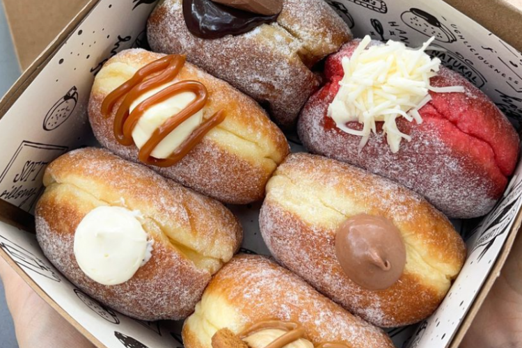 Daftar Harga Menu Luna's Doughnuts Kokas Terbaru 2023, Rekomendasi Jajanan Manis dengan Banyak Pilihan Topping