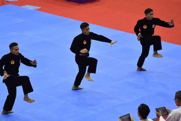 Teknik Pukulan Samping dalam Pencak Silat Menggunakan Punggung Tangan