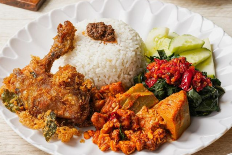 Rekomendasi Nasi Padang Serba Rp10 Ribu Terdekat dengan Lokasi Saya Saat Ini, Solusi Perut Lapar Anti Gagal