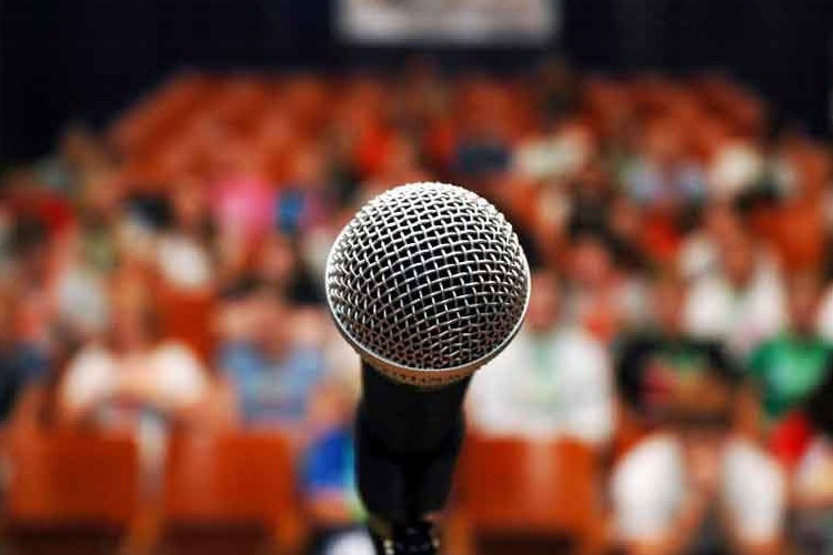 Tips Agar Pidato Perpisahan Kelas Bisa Menyentuh, Bikin Upacara Menyambut Hari-Hari Penuh Rindu Makin Memorable