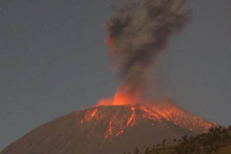 Gunung Slamet Status Waspada! BPBD Tingkatkan Upaya Antisipasi Terjadinya Erupsi