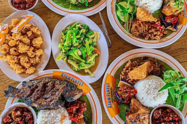 Ayam Penyet Surabaya Terdekat dengan Lokasi Saya, Tempat Makan Bareng Kesayangan dengan Menu Pilihan