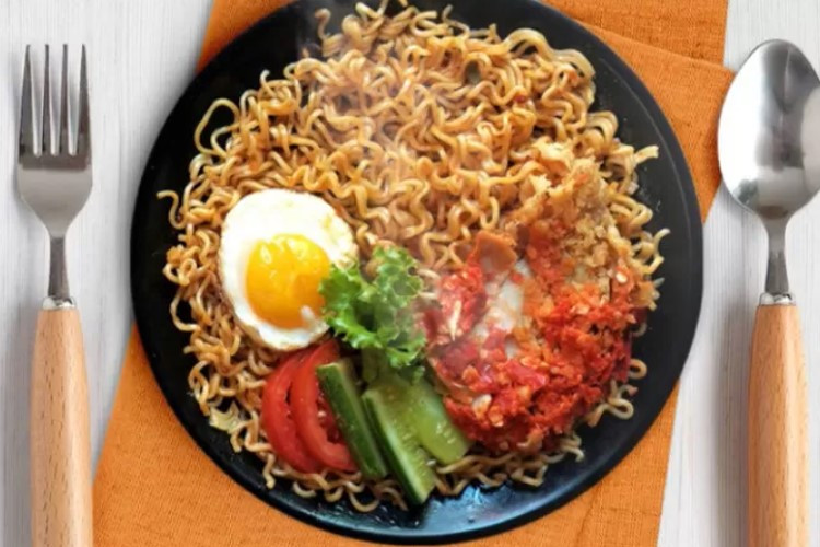 Daftar 7 Menu Warmindo Dengan Topping Melimpah Penyelamat Tanggal Tua Ada Telur, Sayur, Sosis, Kornet, Sampai Ayam Geprek 