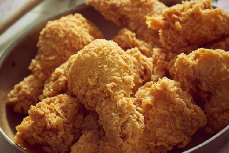 Franchise Fried Chicken Dibawah 10 Juta Paling Menguntungkan dan Populer di 2023. Sudah Lengkap Dengan Fasilitas dan Booth