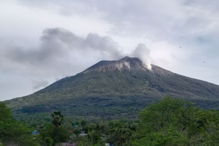 Gunung Ile Lewotolok di NTT Dikabarkan 2 Kali Meletus, PMVMBG Imbau Masyarakat Buat Waspada!