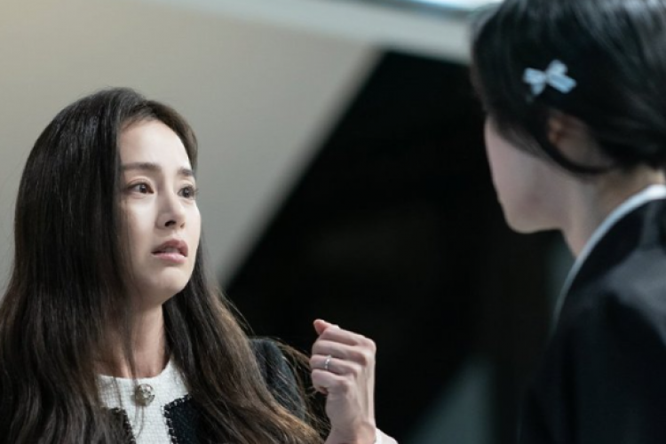 Spoiler Drama Korea Lies Hidden in My Garden (2023) Episode 4 : Sang Eun Memeriksa Barang Yoon Beom