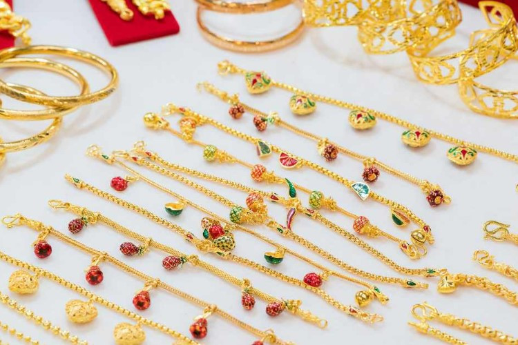 Arti Kode Huruf Pada Perhiasan Emas Beserta Tips Membedakan Emas Palsu dan yang Asli 