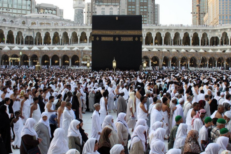 Niat Tawaf saat Ibadah Haji (Tulisan Arab dan Terjemahnya)
